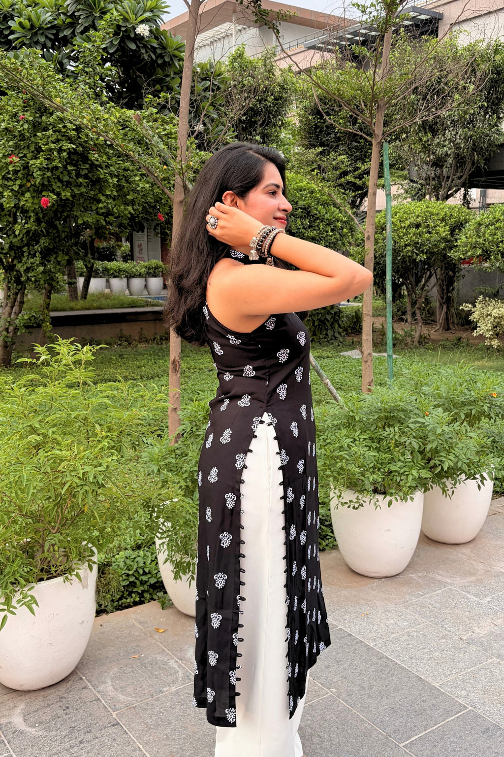 Adda Black Sleeveless Long Kurti