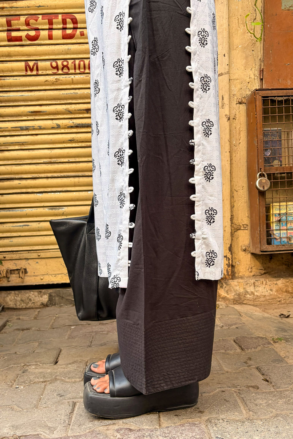 Adda Sleeveless Long Kurti